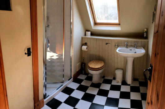 Gamekeepers Cottage, Loch Monzievaird Holiday Lodges, Crieff, Perthshire Bathroom