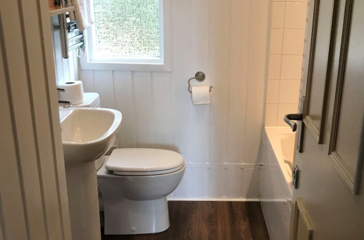 Maple, Loch Monzievaird Holiday Lodges, Crieff, Perthshire Bathroom